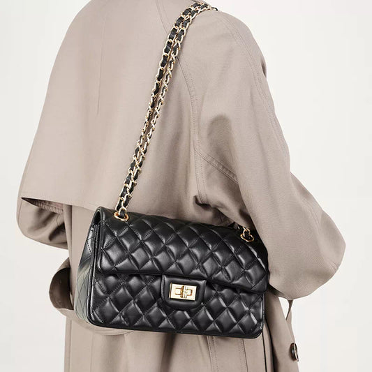 Classic Quilted Leather Shoulder Bag With Chain